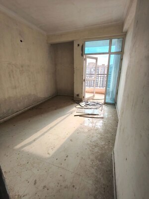 Room in 3 BHK Apartment at JKG Palm Court, Sector 16c Greater Noida – for Sale