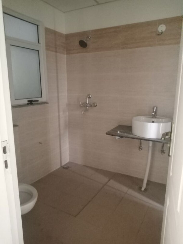 Bathroom, sushma-valencia 3 Bedroom 250 Sq.Yd. Apartment In International Airport Road Zirakpur 10725919