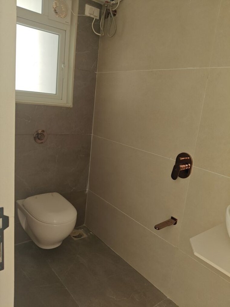 Bathroom, kurla east 1 Bedroom 460 Sq.Ft. Apartment In Kurla East Mumbai 10725924