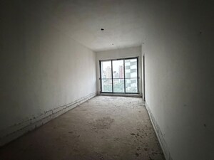 Room in 3 BHK Apartment at Matunga East – for Sale