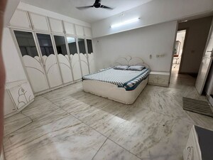 Room in 4 BHK Villa at Thaltej – for Sale