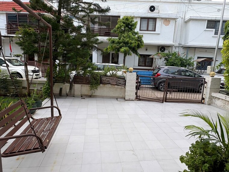Balcony, thaltej 4 Bedroom 210 Sq.Yd. Villa In Thaltej Ahmedabad 10725948