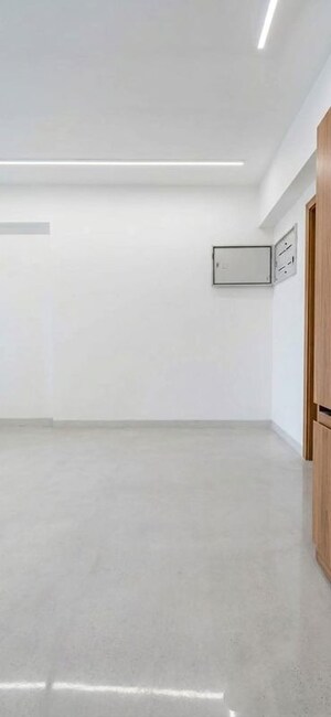 Master Bedroom in 2.5 BHK Apartment at Shantiniketan Apartments Matunga, Matunga East – for Rent