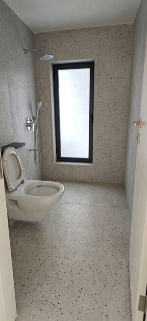 Bathroom in 2.5 BHK Apartment at Shantiniketan Apartments Matunga, Matunga East – for Rent