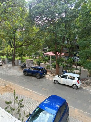 Parking in 2.5 BHK Builder Floor at Unitech South City II, Sector 50 – for Sale