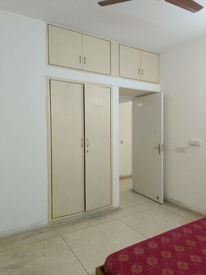 Room in 2.5 BHK Builder Floor at Unitech South City II, Sector 50 – for Sale