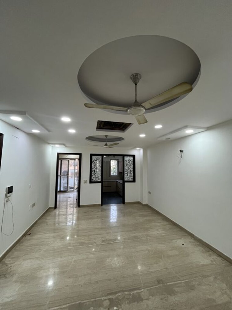 Bathroom, rajouri garden 3 Bedroom 160 Sq.Yd. Builder Floor In Rajouri Garden Delhi 10725987