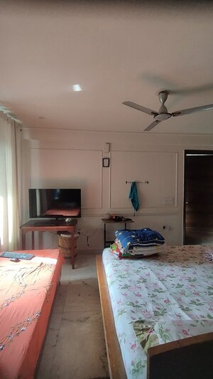 Living Room in 1 RK Builder Floor at Sector 47 – for Rent