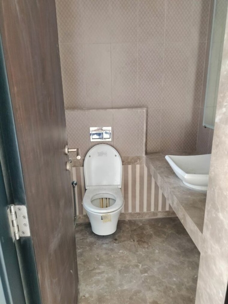 Bathroom, kalpataru-radiance 3 Bedroom 1032 Sq.Ft. Apartment In Goregaon West Mumbai 10726019