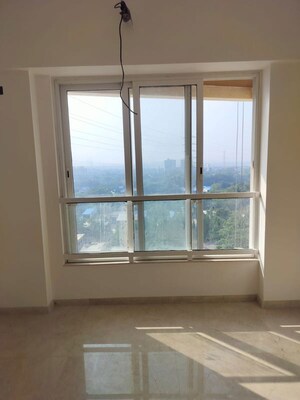 Room in 3 BHK Apartment at Kalpataru Radiance, Goregaon West – for Rent