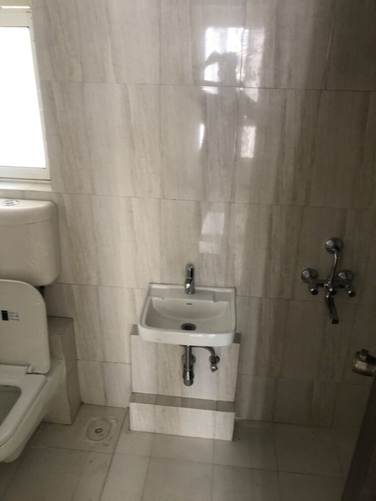 Bathroom, puranik-rumah-bali 1 Bedroom 426 Sq.Ft. Apartment In Ghodbunder Road Thane 10726055