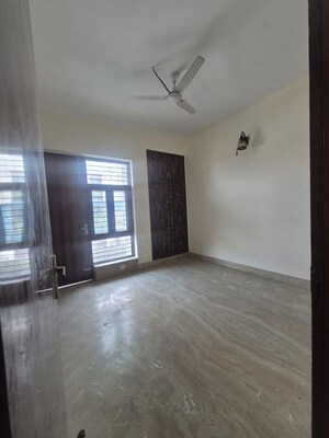 Room in 4 BHK Builder Floor at Green Fields Colony – for Rent