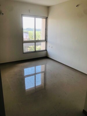 Room in 1 BHK Apartment at Puranik Rumah Bali, Ghodbunder Road – for Rent