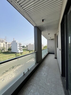 Kitchen in 4 BHK Builder Floor at BPTP Eden Estate, Sector 81 – for Sale