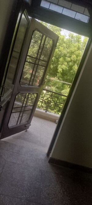 Balcony in 1.5 BHK Builder Floor at Spring Field, Sector 31 – for Rent
