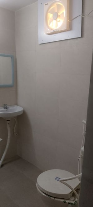 Furnished Amenities in 1.5 BHK Builder Floor at Spring Field, Sector 31 – for Rent