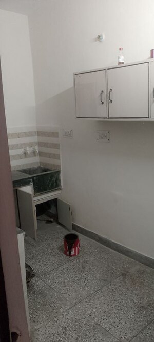 Furnished Amenities in 1.5 BHK Builder Floor at Spring Field, Sector 31 – for Rent