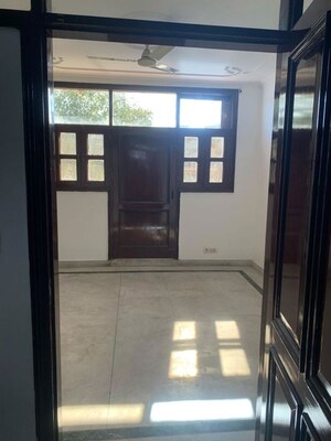 Room in 3 BHK Independent House at Sector 31 – for Rent