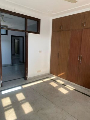 Room in 3 BHK Independent House at Sector 31 – for Rent