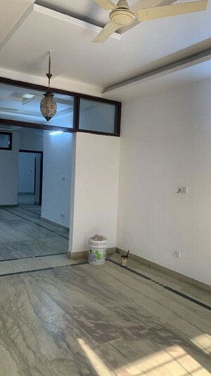 Room in 3 BHK Independent House at Sector 31 – for Rent