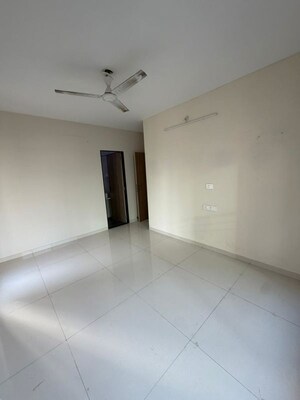 Room in 2 BHK Apartment at Sugee Atharva, Prabhadevi – for Sale