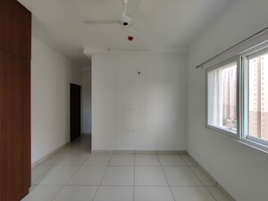 Room in 2 BHK Apartment at Prestige Finsbury Park Regent, Bagaluru – for Rent
