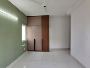 Room in 2 BHK Apartment at Prestige Finsbury Park Regent, Bagaluru – for Rent