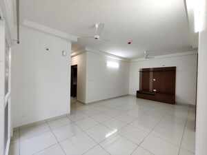 Room in 2 BHK Apartment at Prestige Finsbury Park Regent, Bagaluru – for Rent