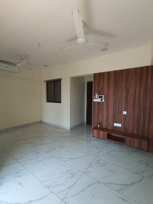 Room in 2 BHK Apartment at Raymond Ten X Habitat, Pokhran Road No Two – for Rent