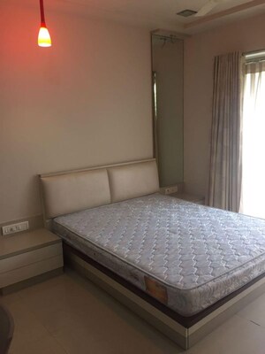 Bedroom in 2 BHK Apartment at Emerald Apartment Andheri, Andheri East – for Rent