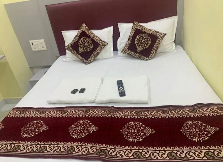 Bedroom, neha-heena-gaurav-jewels 3 Bedroom 1000 Sq.Ft. Apartment In Goregaon East Mumbai 10726299