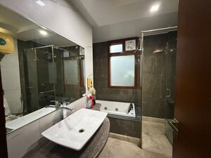 Team Area in 3 BHK Builder Floor at Saket – for Rent