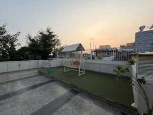 Swimming Pool in 3 BHK Builder Floor at Saket – for Rent