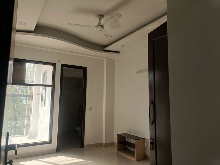 Room, sector 46 3 Bedroom 162 Sq.Mt. Villa In Sector 46 Noida 10726376