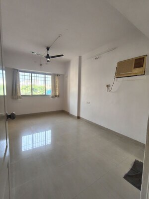 Room in 2 BHK Apartment at Prakash Tower, Matunga – for Rent