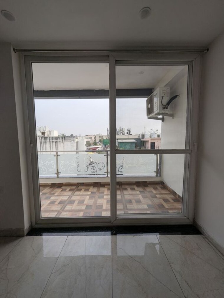 Room, sector 52 3 Bedroom 1900 Sq.Ft. Builder Floor In Sector 52 Gurgaon 10726402