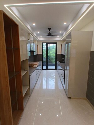 Building Lobby in 3 BHK Builder Floor at Sector 21 – for Rent