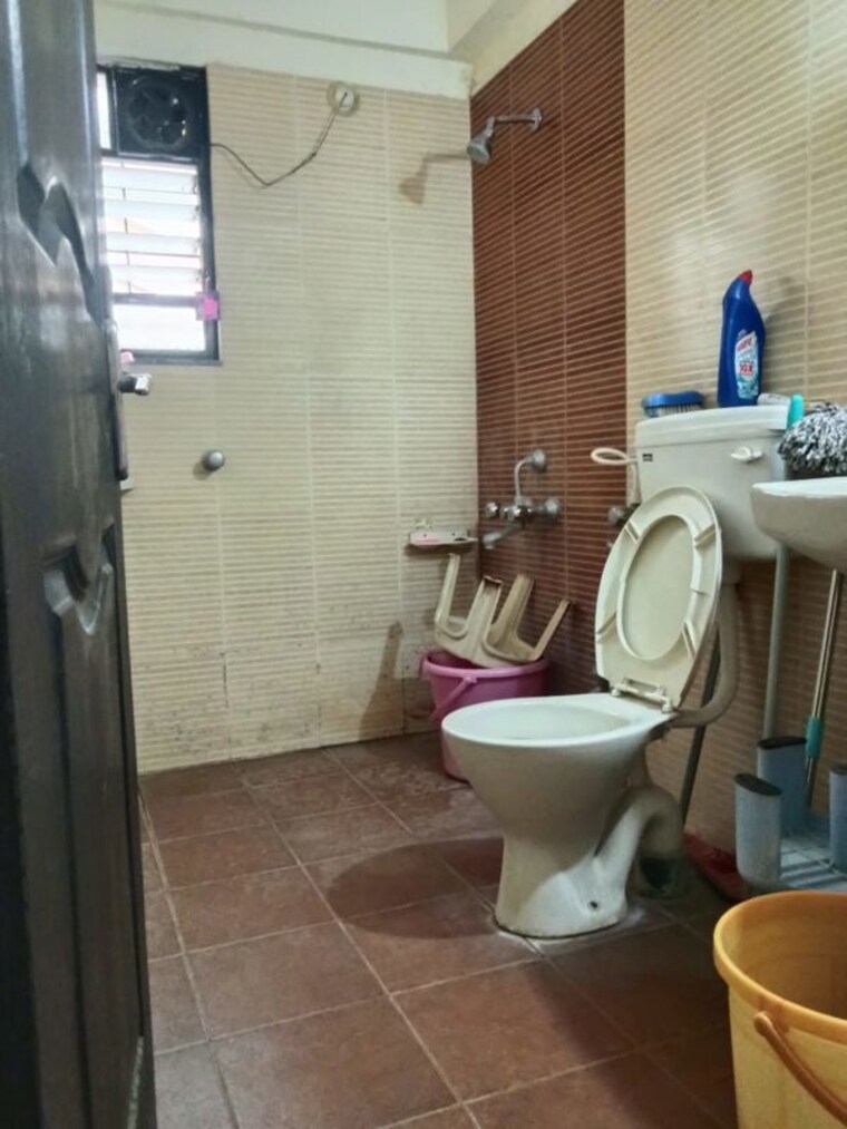 Bathroom, sharmin-apartment 2 Bedroom 800 Sq.Ft. Apartment In Baner Pune 10726419