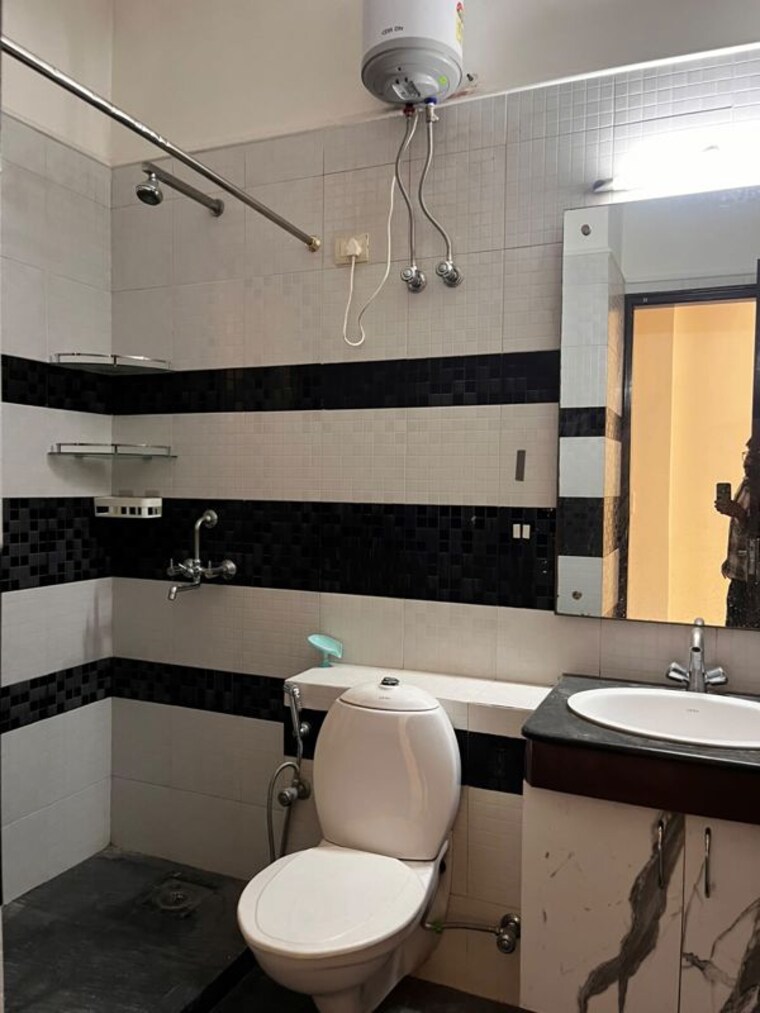 Kitchen, unitech-nirvana-country-cedar-crest 3.5 Bedroom 360 Sq.Yd. Apartment In Sector 50 Gurgaon 10726415
