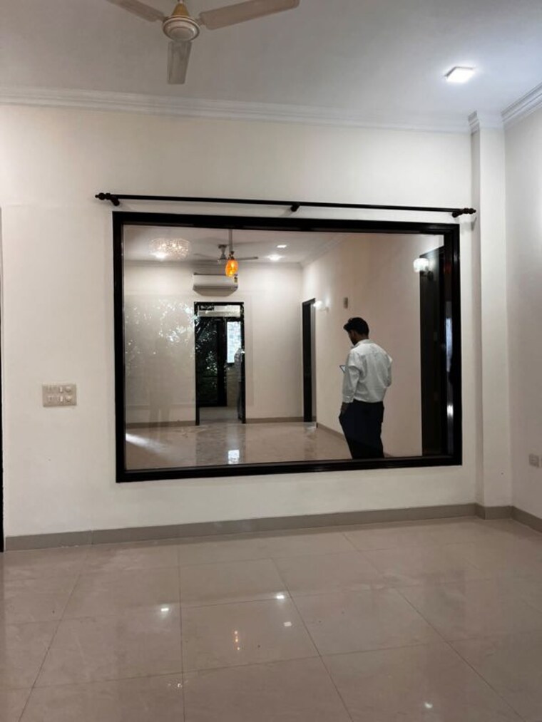 Room, nirvana country 3.5 Bedroom 360 Sq.Yd. Builder Floor In Nirvana Country Gurgaon 10726427