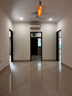 Room in 3.5 BHK Builder Floor at Nirvana Country – for Rent
