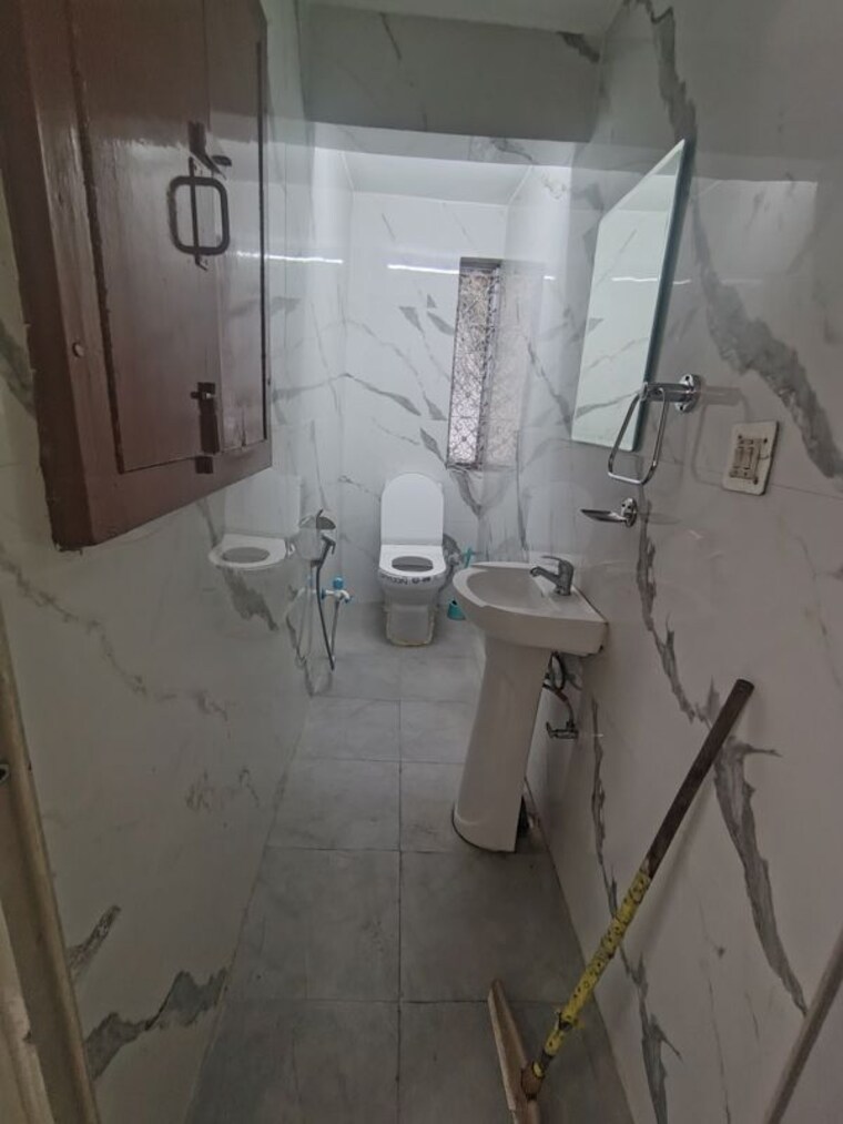 Bathroom, sheikh sarai 2.5 Bedroom 1300 Sq.Ft. Builder Floor In Sheikh Sarai Delhi 10726441