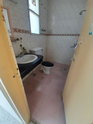 Team Area in 3 BHK Builder Floor at Sector 22 – for Rent