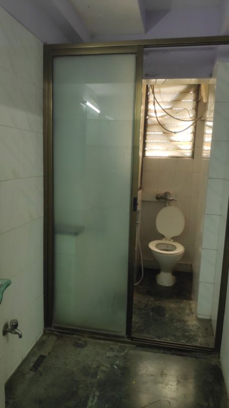 Bathroom, hiranandani-gardens-glen-gate 3 Bedroom 1250 Sq.Ft. Apartment In Powai Mumbai 10726473