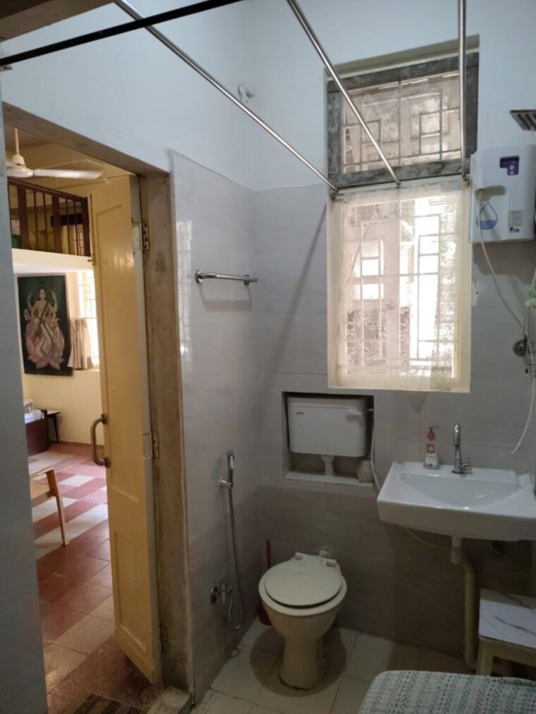 Bathroom, churchgate 1 RK 300 Sq.Ft. Apartment In Churchgate Mumbai 10726487