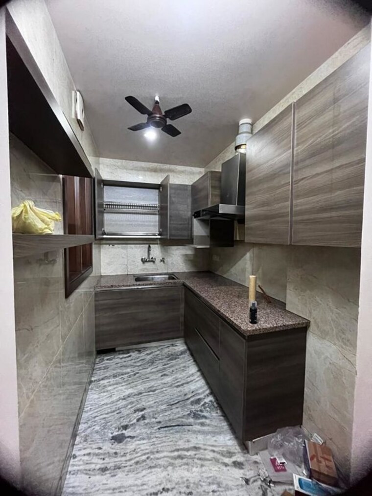 Bathroom, freedom fighters enclave 1 Bedroom 700 Sq.Ft. Apartment In Freedom Fighters Enclave Delhi 10726522