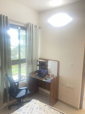 Room in 1 BHK Apartment at Piramal Vaikunth, Balkum Pada – for Rent