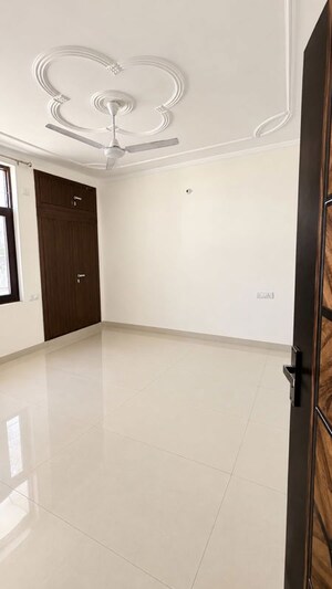 Room in 2 BHK Builder Floor at Saket – for Rent