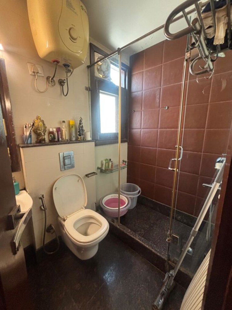 Bathroom, greater kailash i 3 Bedroom 208 Sq.Yd. Builder Floor In Greater Kailash I Delhi 10327216