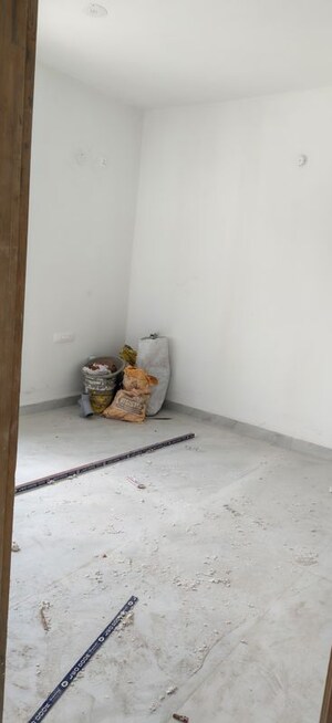 Room in 3 BHK Apartment at Kundan Nagar Colony – for Sale